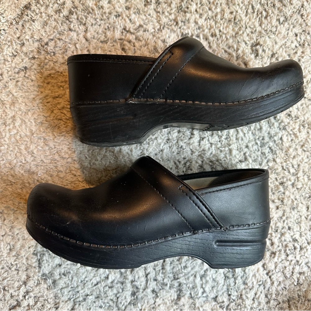 Dansko Professional Black Cabrio Clog size 37 Leather Used